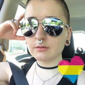 Meet your Posher, Elise